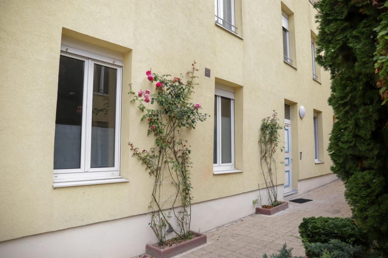 Reims : Aux Biscuits Roses Apartment Exterior foto